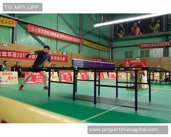 美国足球明星麦肯尼风采展示 展现实力与激情的赛场英姿