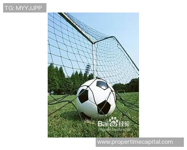 足球巨星跃动光影中：抽象艺术呈现的灵动与力量之美