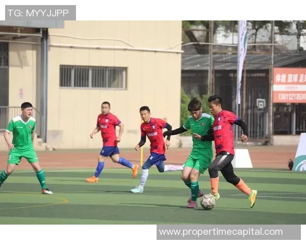 足球球星激情唱响国歌展现体育精神与爱国情怀 足球球星激情唱响国歌展现体育精神与爱国情怀